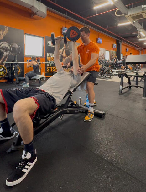 Allenamento personalizzato con spinte su panca a 40°